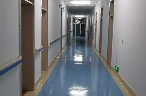 西安医学院第三附属医院脂肪隆胸失败修复案例,专家信息,多少钱