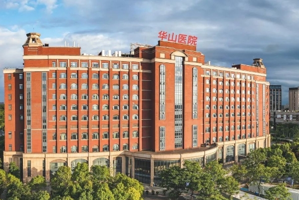 上海华山医院杨君毅玻尿酸填充泪沟术后一年恢复案例(效果怎么样?技术特色)