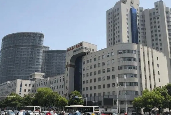 湖南省人民医院薛挺成妊娠纹修复价格表?技术点评&案例欣赏
