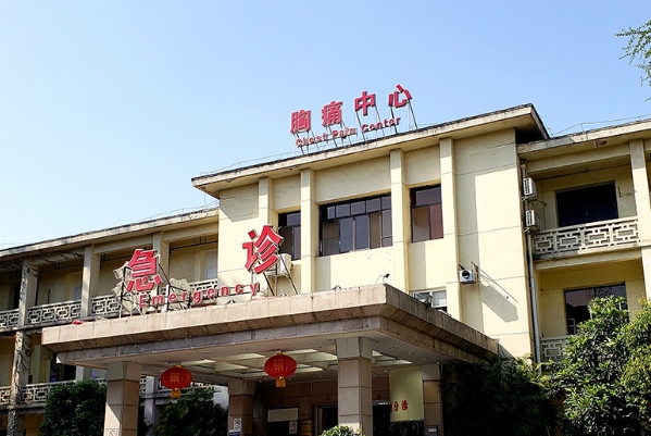 成都市第三人民医院脂肪移植隆胸心动案例&报价多少?	