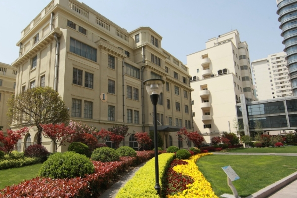 复旦大学附属华东医院注射丰唇手术一年术后恢复案例(效果怎么样?技术评测)	