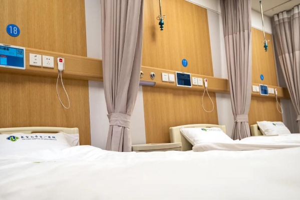 秦皇岛市第一医院假体隆胸收费标准?技术优势_医院信息	