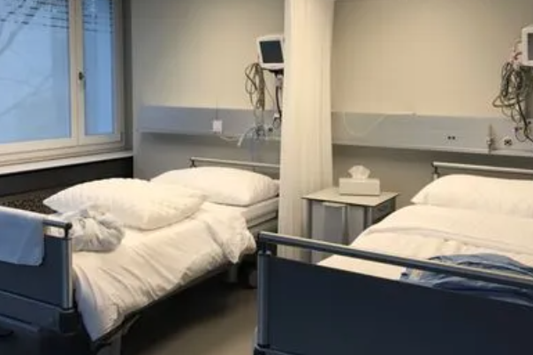 大连医科大学附属第一医院下巴整形手术失败修复案例,专家介绍,费用