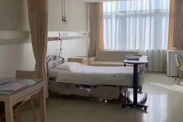 大连医科大学附属第一医院下巴整形手术失败修复案例,专家介绍,费用