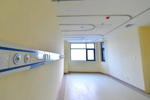 上海市中医医院近视手术价格表?术后半年案例,医院优势