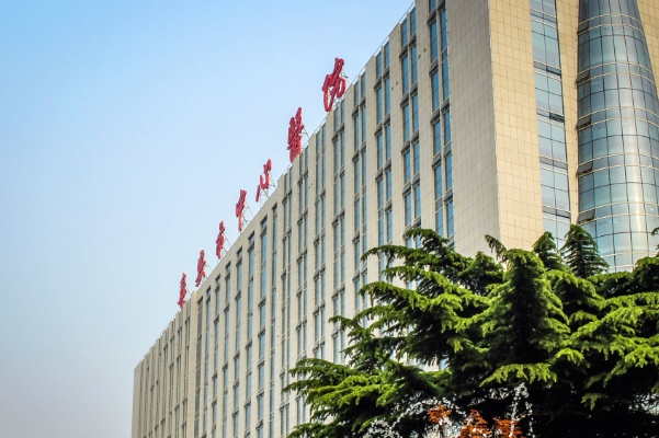 泰安市中心医院去眼袋失败修复案例,费用查询,技术测评	